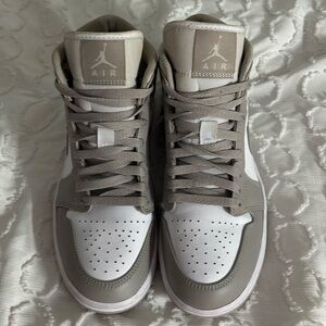 Air jordan mids,college gray.